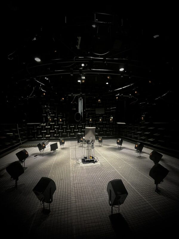 Beøg på lydlaboratorier DTU.
Det lyddøde rum.
Klangrum.
Reverberation chamber.
Anechoic chamber.
FAQ spørgsmål og svar akustik rådgivning
