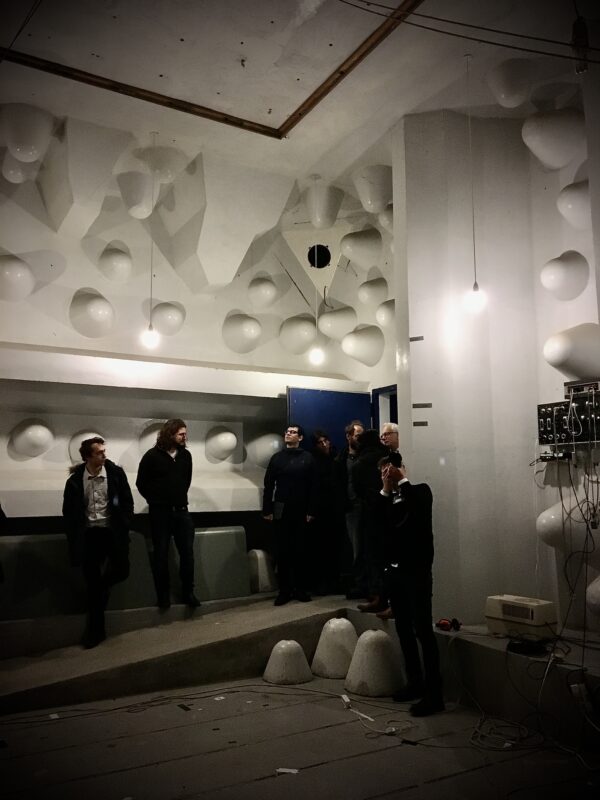 Beøg på lydlaboratorier DTU.
Det lyddøde rum.
Klangrum.
Reverberation chamber.
Anechoic chamber.
FAQ spørgsmål og svar akustik rådgivning